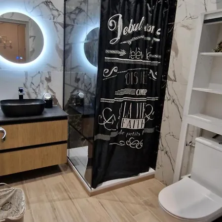 Apartment Chic & Design For 3 People *